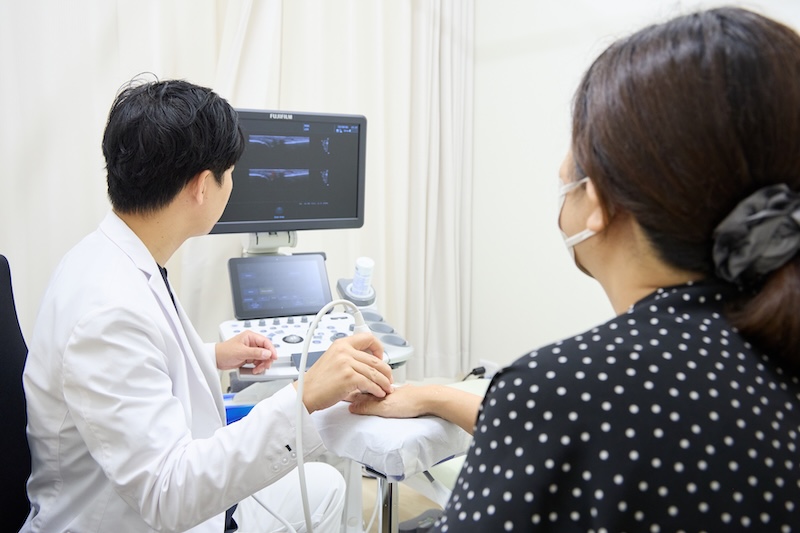 ⑤ 冷房の効いた室内でこそ、こまめに体を動かす